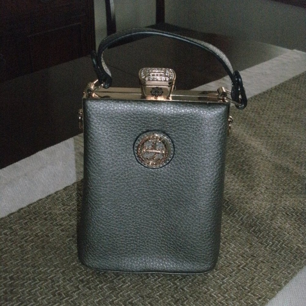 Tracy Zhou Gray Faux Leather Gold Framed Purse with Rhinestone Clasp 7.5" x 5.5"